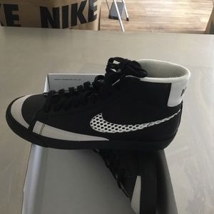 New Men’s Nike Blazer Mid ‘77 size 9.5